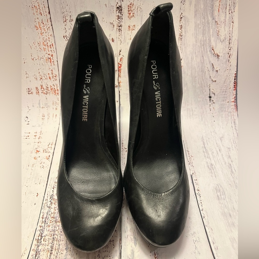 Pour La Victorie Black Leather Round Toe 5 inch Platform Heels
